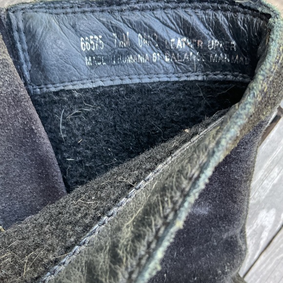 Clarks boots suede/leather top, zip up side. Buckle trim - Picture 5 of 7